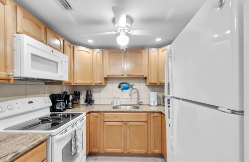Florida Keys Apartment | Ocean View 2 bedroom Condo Pool Key Colony Beach