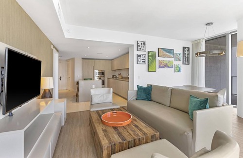 Hollywood South Central Beach Condo | Ocean View Balcony with Pool & Gym Access
