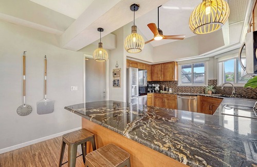 Trailer Estates House | Ocean View of AMI | Hot Tub | IMG | 6 TVs | 2 King Beds