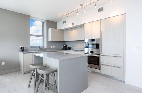 Hollywood South Central Beach Condo | Ocean Views 28th Floor, Pool, Gym & Beach Access