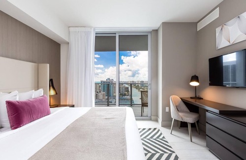 Hollywood South Central Beach Condo | Ocean Views 28th Floor, Pool, Gym & Beach Access