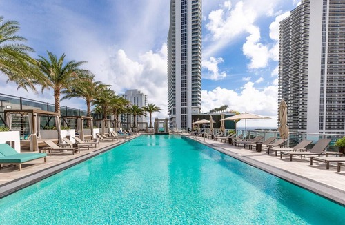 Hollywood South Central Beach Condo | Ocean Views 28th Floor, Pool, Gym & Beach Access