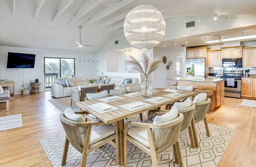 Marineland Acres House | Ocean Views + BBQs: Group Getaway in Palm Coast!
