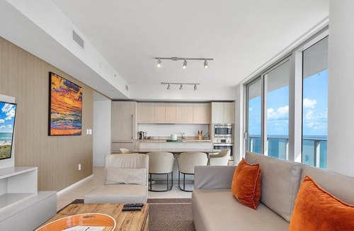 Hollywood South Central Beach Condo | Ocean Views, Perfect Location & Resort Amenities