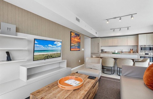 Hollywood South Central Beach Condo | Ocean Views, Perfect Location & Resort Amenities