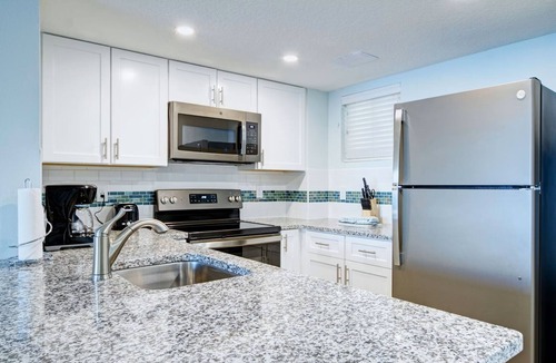 Daytona Beach Resort | Oceanfront 1 bedroom condo in Daytona Beach Florida- sleeps 4 people, ocean view