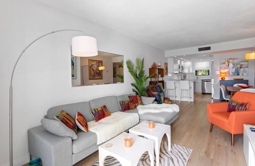 Central Beach Condo | Oceanfront 2-bedroom in LOVELY Vero Beach Swim,walk,surf,bike from your door!