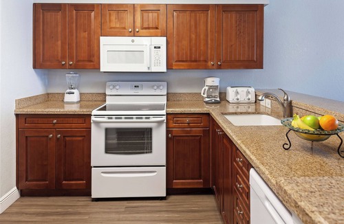 Ormond Beach Hotel | Oceanfront Escape w/Full Kitchen, Balcony & Easy Access to Daytona Fun