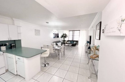 Hollywood South Central Beach Condo | Oceanfront Luxury Escape | Modern 1-Bedroom Suite | Sleeps 6
