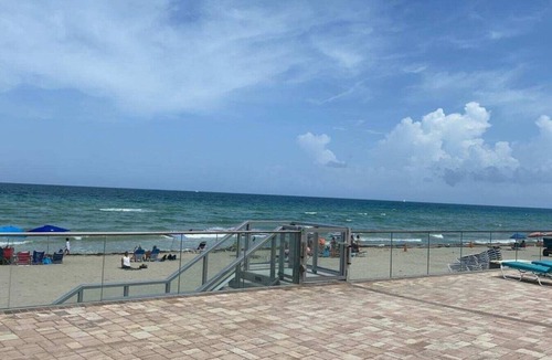 Hollywood South Central Beach Condo | Oceanfront Luxury Escape | Modern 1-Bedroom Suite | Sleeps 6
