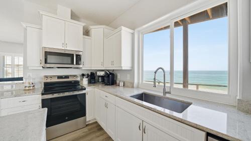 Painters Hill House | Oceanfront Pet Friendly Beach Home 4BR,4BA Balconies Private Beach Walkover