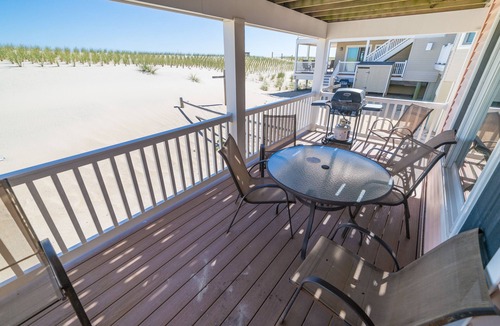North Beach Haven Apartment | Oceanfront Oasis: Affordable Family-Friendly Duplex Apartment
