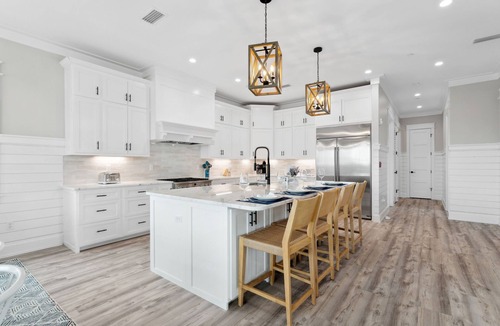 Bid-a-wee Beach House | OceanPearl- Private Heated Pool- 5 min walk to the beach!