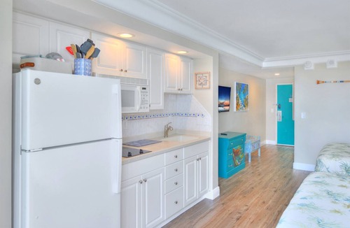 Ortona Park Condo | Oceanview | Private Balcony | Pool | Hot Tub |Beach