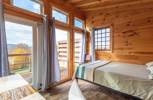 Preston-Potter Hollow Cabin | Off-Grid Glamp with Mountain Views, Outdoor Bath Tub, Elevated Deck & Wi-Fi