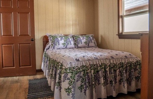 Farrandsville Cabin | Off grid; River front getaway, boat. Firepit, woodland; Generator. 2 Bedrooms.