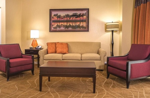 Survey Creek Resort | Official Wyndham Palm-Aire 2BR Suite - Sleeps 8 - Pools, Balcony & Resort Access