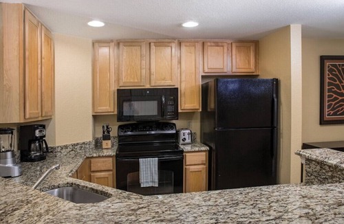 Survey Creek Resort | Official Wyndham Palm-Aire 2BR Suite - Sleeps 8 - Pools, Balcony & Resort Access