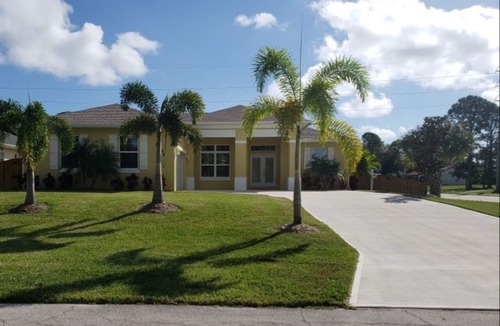 Sebastian Highlands House | Oh what a place. Huge yard, Heated pool, 10min to beaches, 5min to US1 (ICW).