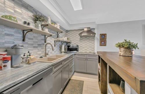 Fort Walton Beach House | Okaloosa Island 1BR Condo by White Sand Beach