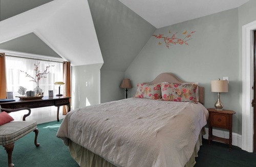 Olean Bed & Breakfast | Old Library Inn - Mark Twain Room