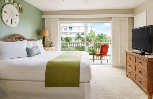 Marco Island Hotel | Olde Marco Island Inn, Deluxe Water View 2BR Suite w/Kitchen & Lanai