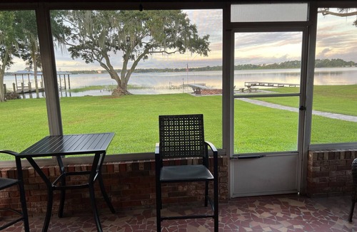 Winter Haven House | On the beautiful shores of Lake Conine connected by the Chain of Lakes
