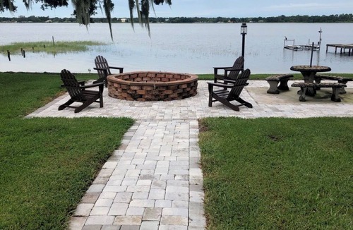 Winter Haven House | On the beautiful shores of Lake Conine connected by the Chain of Lakes