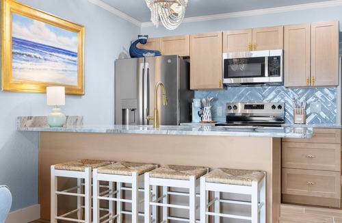 Indian Rocks Beach Condo | On the Private Beach! Tide Vibes #7 Full Kitchen!