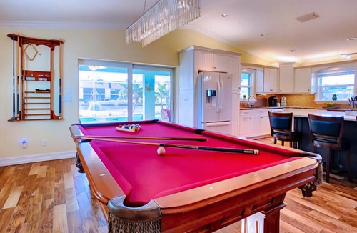 Pelican Villa | On The Water! Sleeps 12! 2 King Masters, Golf, Fishing, Bbq, Pool, Spa, Pvt Yard