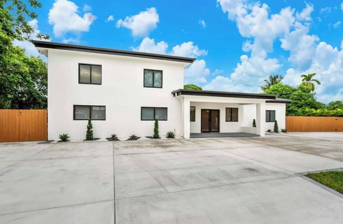 Golden Glades House | One and Only Lazy River Pool Villa