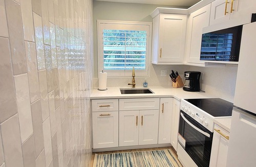 Old Naples Condo | ONE BLOCK to the beach, Restaurants & Shopping!