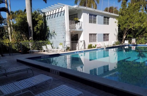 Old Naples Condo | ONE BLOCK to the beach, Restaurants & Shopping!