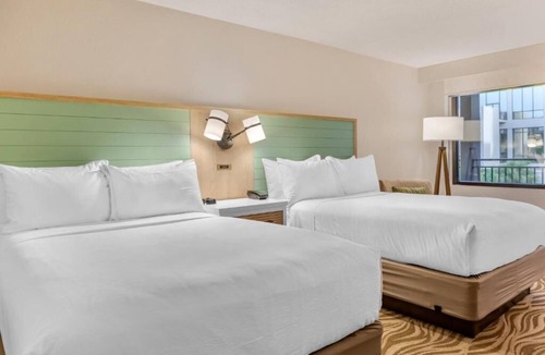 Lake Buena Vista Hotel | Orlando Dream Vacation! 4 Cozy Units, Pool, Near Universal Studios Orlando