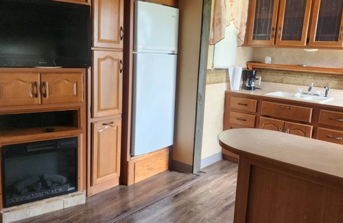 Cottondale RV Rental | OUR GOSHEN RV PARK LOTS OF CAMPEING Memories are made KEY STONE CAMPER WITH POOL