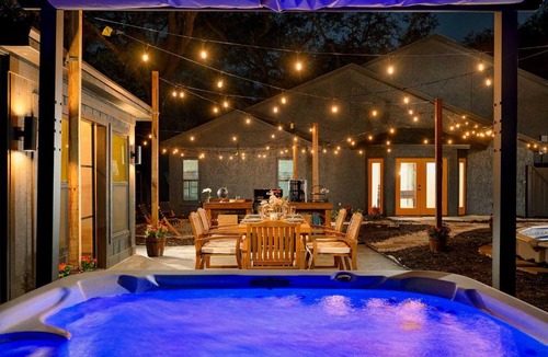 Limona Improvement House | Outdoor Oasis! Group Getaway w/Pool in Brandon