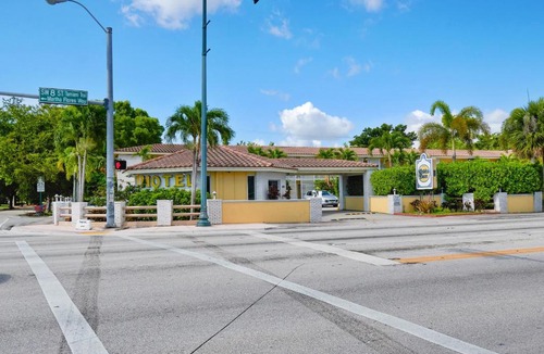Granada Hotel | OYO Hotel Coral Gables - Miami Airport