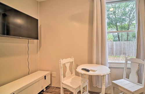Ozona Apartment | Ozona Studio w/Shared Deck - Steps to Gulf!