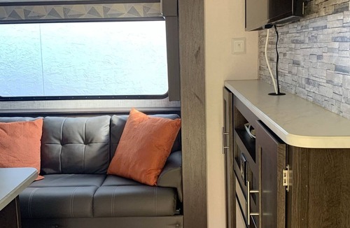 Callaway House | Palito's Happy Camper