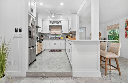 West Palm Beach House | Palm Breeze Hideaway|Pool+Tiki Hut|Northwood Hills
