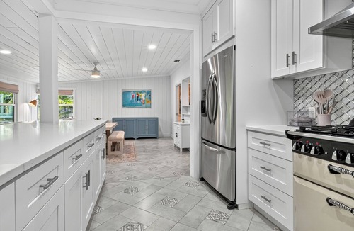 West Palm Beach House | Palm Breeze Hideaway|Pool+Tiki Hut|Northwood Hills
