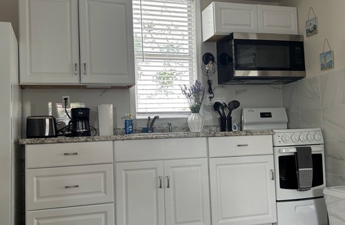 Summerland Key Cottage | PALM COTTAGE - Sleeps 4 summer fun .lobster season.