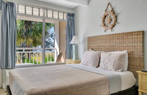 Ruskin Apartment | Palm Terrace Waterfront Htd Pool Hot Tub Tennis