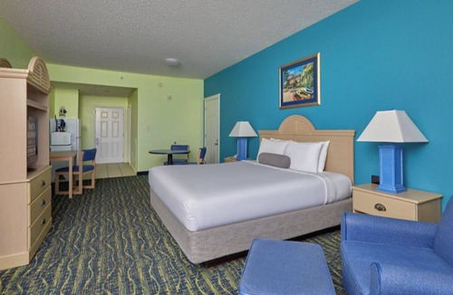 West Panama City Beach Hotel | Palmetto | Classic King | Family Beach Trip | Near Pier Park