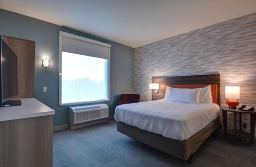 Upper Grand Lagoon Hotel | Panama City Beach Paradise | 2 Pet-Friendly Units w/Kitchenette & Gym Access