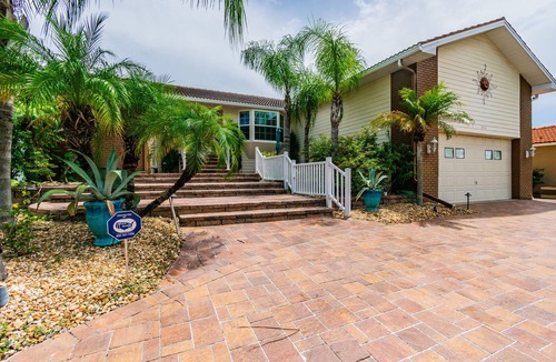 Gulf Harbors House | Panoramic Waterfront Home. Boat/Kayak dream! Minutes to Gulf of Mexico