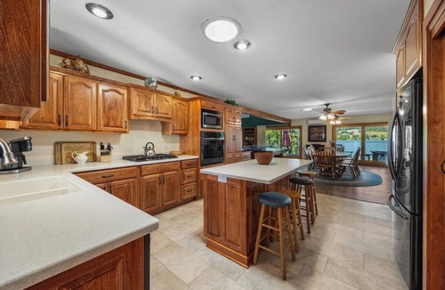 Dundee House | Papa`s Paradise: private lake home with pool table