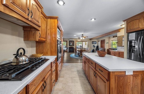 Dundee House | Papa`s Paradise: private lake home with pool table