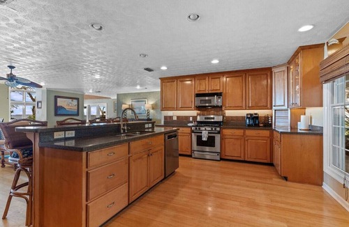 Magnolia Bluffs House | Paradise On The Bay - 4 bed 3 bath, Hot Tub, Large Pool!