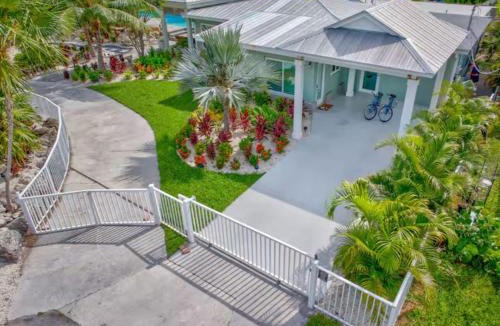 Marathon Villa | Paradise Point Pet friendly Oceanfront Luxury vacation rental with pool, dock and outdoor kitchen